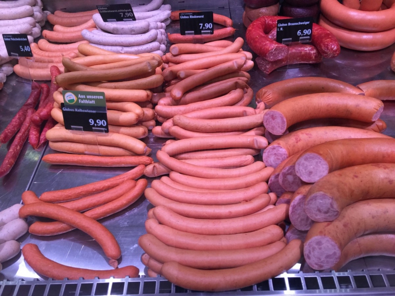 charcuterie-BARGEME-min_sausages_meat_butchery-1069321